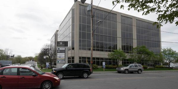 L'édifice du 55 Castonguay a été construit en 1989.