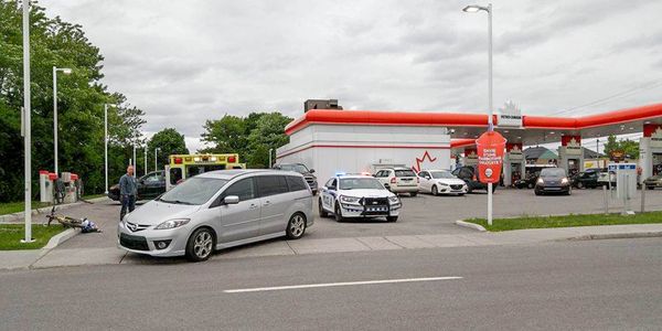 Un accident impliquant une auto et un vélo sur le boul. Mgr-Dubois, le 9 juin 2016.