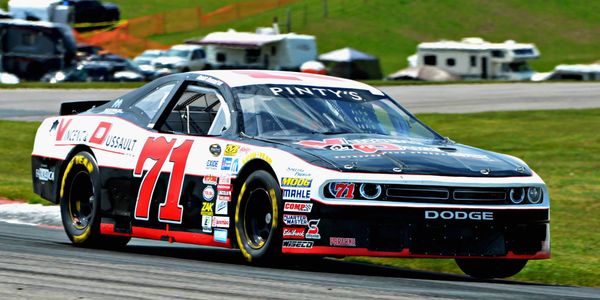 Le pilote Patrick Dussault participera à la course NASCAR du 3 juillet prochain à Mirabel.
