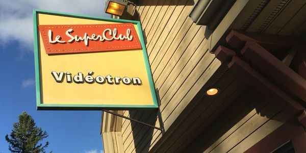 Le club vidéo au coin du boulevard de Ste-Adèle et du chemin Pierre-Péladeau ferme le 24 juillet 2016.