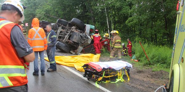 Un responsable de Lafarge était sur les lieux, ainsi que les divers services d'urgences, le 26 juillet 2016. Photos Alexandre