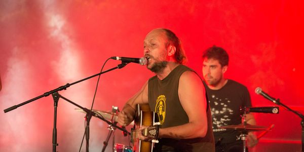 Bernard Adamus a rempli l'amphithéâtre Rolland de Saint-Jérôme, au deuxième soir de Saint-Jérôme Folk, le 6 août 2016.