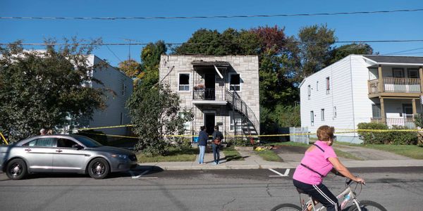 Les policiers de Saint-Jérôme ont arrêté un homme après un incendie sur la rue O'Shea, le 21 septembre 2016.