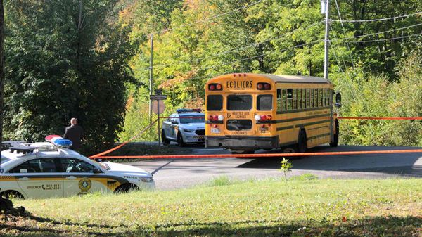 Un adolescent a eu un malaise alors qu'il était dans l'autobus scolaire, le matin du 27 septembre 2016. Photos par Alexandre