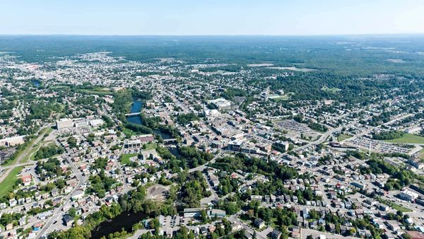 Saint-Jérome est la 15e ville en importance au Québec par sa population.