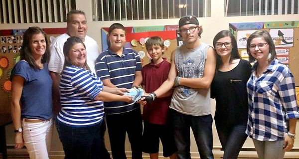 Le papa organisateur Éric Rhéaume, Stéphanie Gaussirand la coordonatrice de l’Antre-Jeunes, accompagnés de deux intervenantes