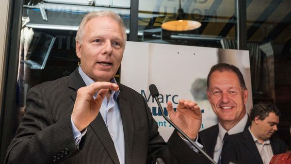 Le chef du Parti québécois Jean-François Lisée lançait vendredi soir la campagne de Marc Bourcier.