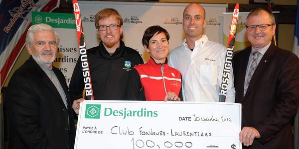 Marcel Lauzon, président de la Caisse Desjardins de Saint-Jérôme, le maire de Morin-Heights Tim Watchorn, Marie- Noëlle Tremb