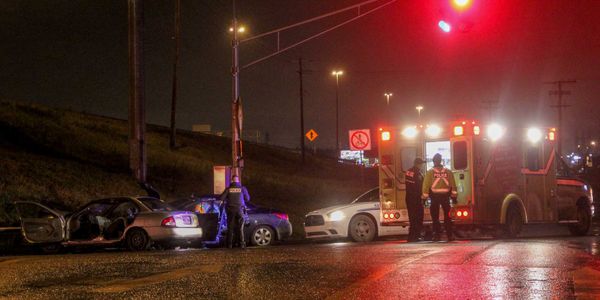La police de Mirabel, les pompiers et les paramédics sont intervenus mercredi soir après un accident sur la rue Charles, à Mi