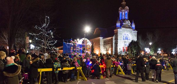 Le défilé du père Noël de Saint-Sauveur, toute une parade