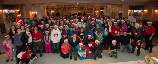 Le groupe des bénévoles qui a recueilli plus de 18 000$ à Sainte-Adèle, lors de la guignolée du 10 décembre 2016.