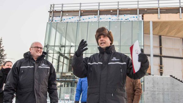 MArio Fauteux et Stéphane Maher lors d'une tournée organisée pour présenter le nouveau centre-ville de Saint-Jérôme, le 14 dé