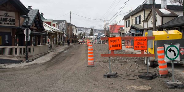 La rue Principale se refait une beauté pour l'été à Saint-Sauveur