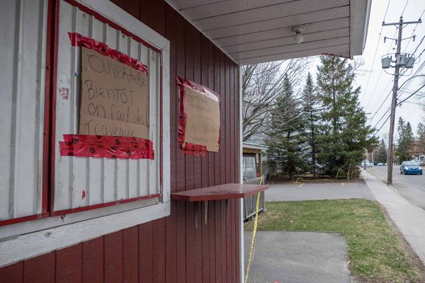 Le comptoir de la Patate St-Pierre qui accueille habituellement les clients est fermé jusqu'à nouvel ordre.