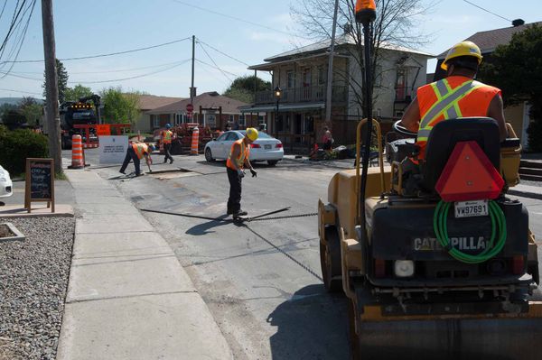 L'asphalte est «neuve» sur la rue Principale à Saint-Sauveur