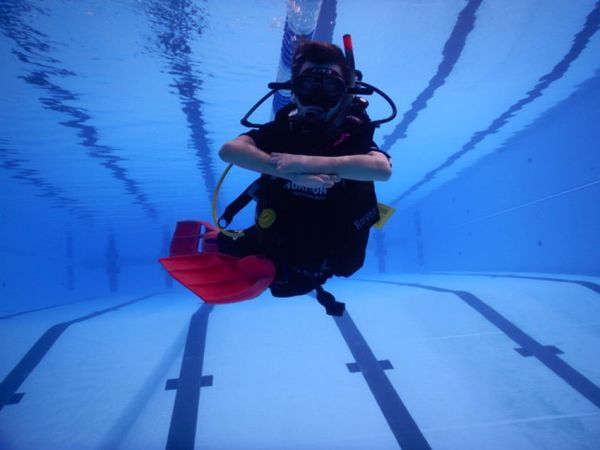 Cours de plongée sous-marine au CSTJ pour un étudiant en fauteuil roulant