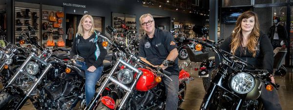 Des mordus de moto chez St-Jérôme Harley-Davidson
