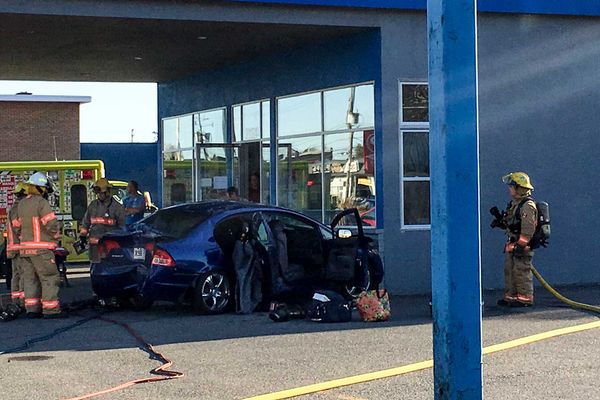 Accident et lampadaire tombé sur la route 117 à Lafontaine