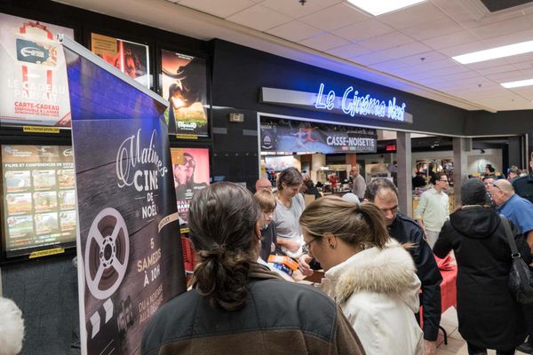 Les pompiers offraient le cinéma au Carrefour du Nord en échange d'un don