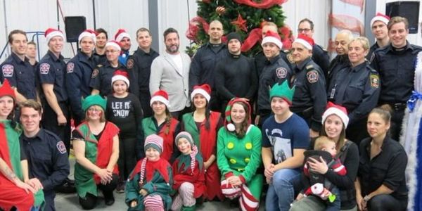 Quarante enfants reçoivent des cadeaux des pompiers de Saint-Hippolyte