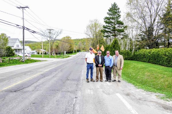 Le directeur par intérim du Service des travaux publics Gaston Courtemanche, Michel Morin, conseiller municipal du district 3