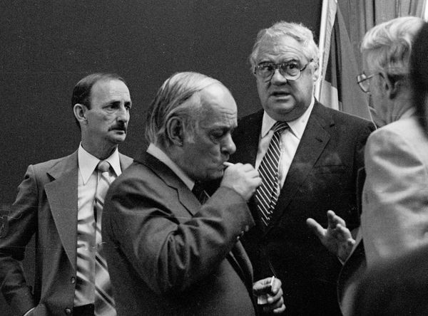 Comment résister à l'envie de prendre cette photo de René Lévesque. Je ne me souviens plus qui lui avait donné, mais le voici