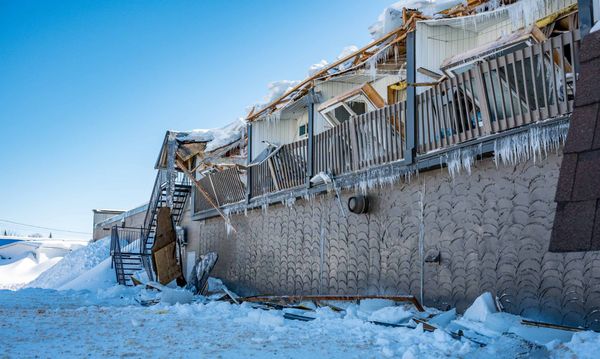 Un toit s'effondre sur le boulevard La Salette
