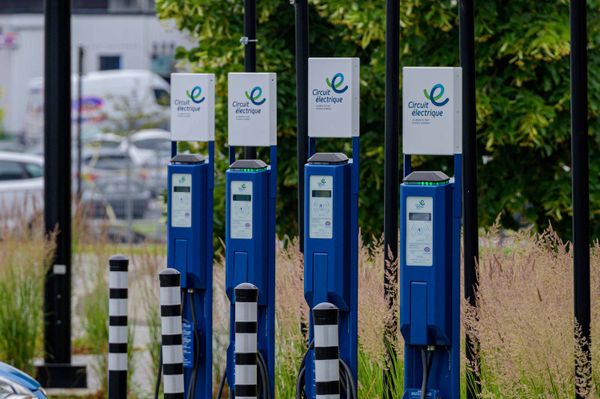 Les bornes de recharge ne sont pas des places de stationnement / Tex Lecor et Corno s'ajoutent aux rues de Saint-Jérôme