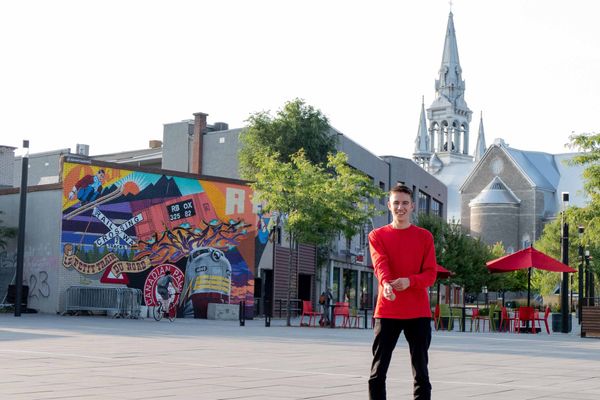 Sam T. sur scène à Saint-Jérôme Sweet Home, juste avant Loud