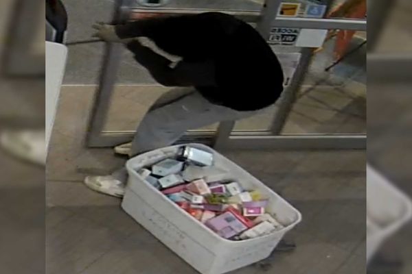 Qui a volé tout ce parfum au Familiprix de la route 158 à Saint-Jérôme?