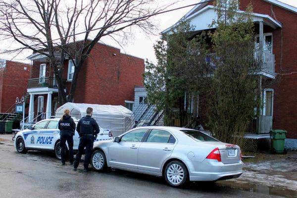 Cinq personnes arrêtées, de la drogue et des armes saisies mardi matin à Saint-Jérôme