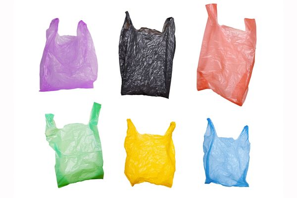Bannir les sacs de plastique : efficace pour l’environnement ? Ça dépend