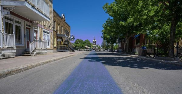 Un bout de la rue de la Gare piétonne au centre-ville de Saint-Jérôme pour tout l'été