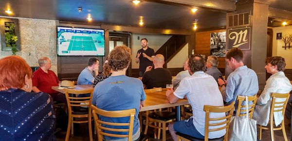Paul St-Pierre Plamondon de retour à Saint-Jérôme pour un soir, sur le sentier tracé par René Lévesque et Jacques Parizeau