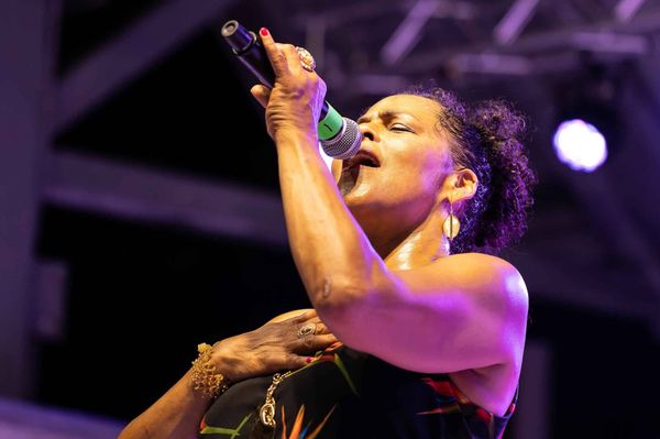 Rien de plus cool pour une soirée chaude que Dawn Tyler Watson