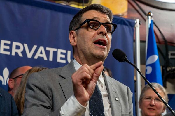 Éric Duhaime devant plus d'une centaine de partisans « survoltés »