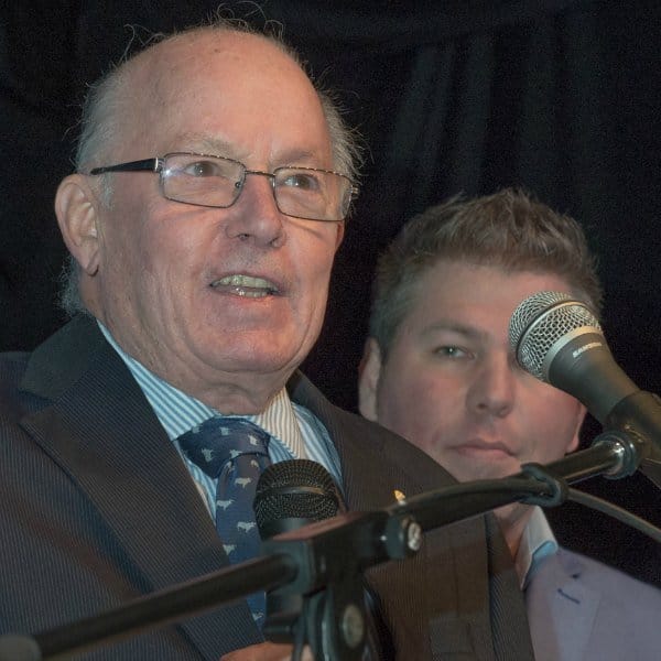 Bernard Landry avec Pascal Bérubé lors de l'annonce officielle de la candidature de Pierre Karl Péladeau à la chefferie du Parti québécois.