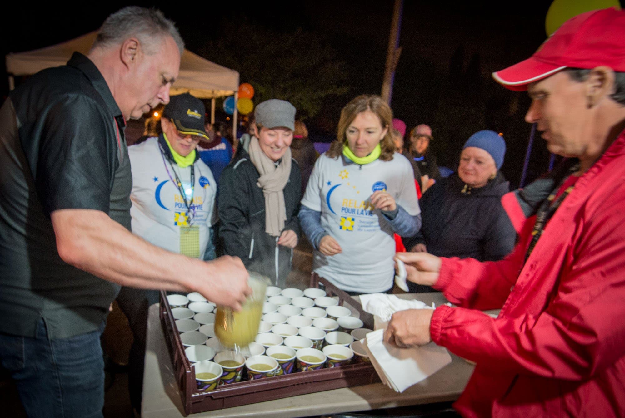 À minuit, une tradition qui réchauffe les corps et les esprits: la soupe pour tout le monde!