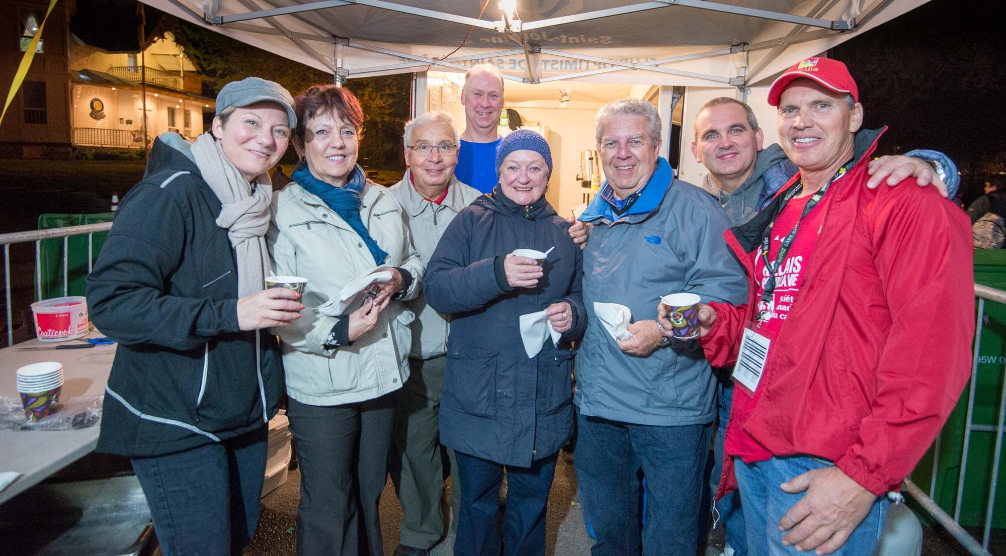 Les bénévoles du Club Optimiste Saint-Jérôme ont veillé sur le casse-croûte durant tout l'événement.