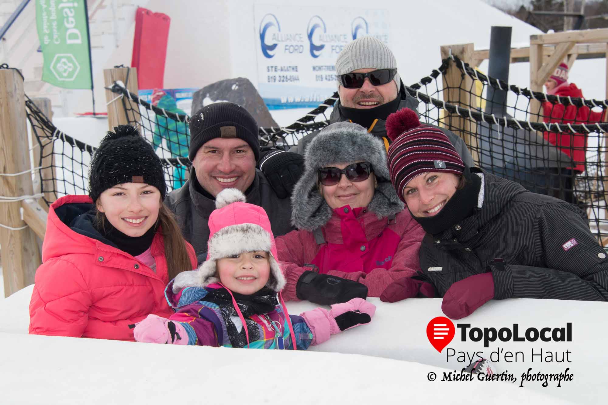 Le sourire de cette famille en dit long sur le plaisir que les gens ont à participer aux nombreuses activités de Festi-Neige.