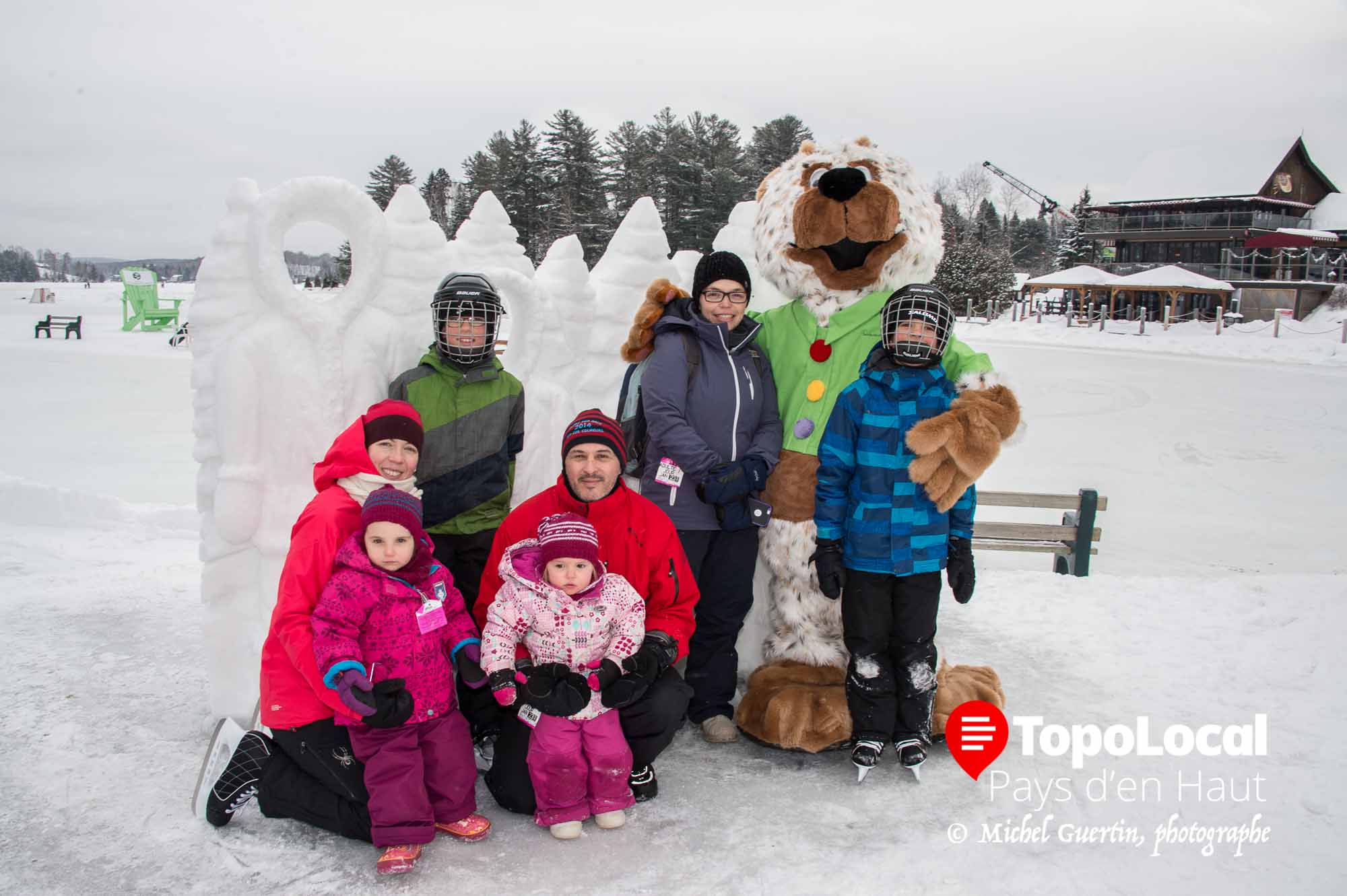 Les famille Lemieux er Gaboury, composées d"Éva, Hervé, Lysanne, Victor, Amélie, Juliette et Elliot étaient heireux de rencontrer la mascotte Monsieur Masson dans son nouveau costume.