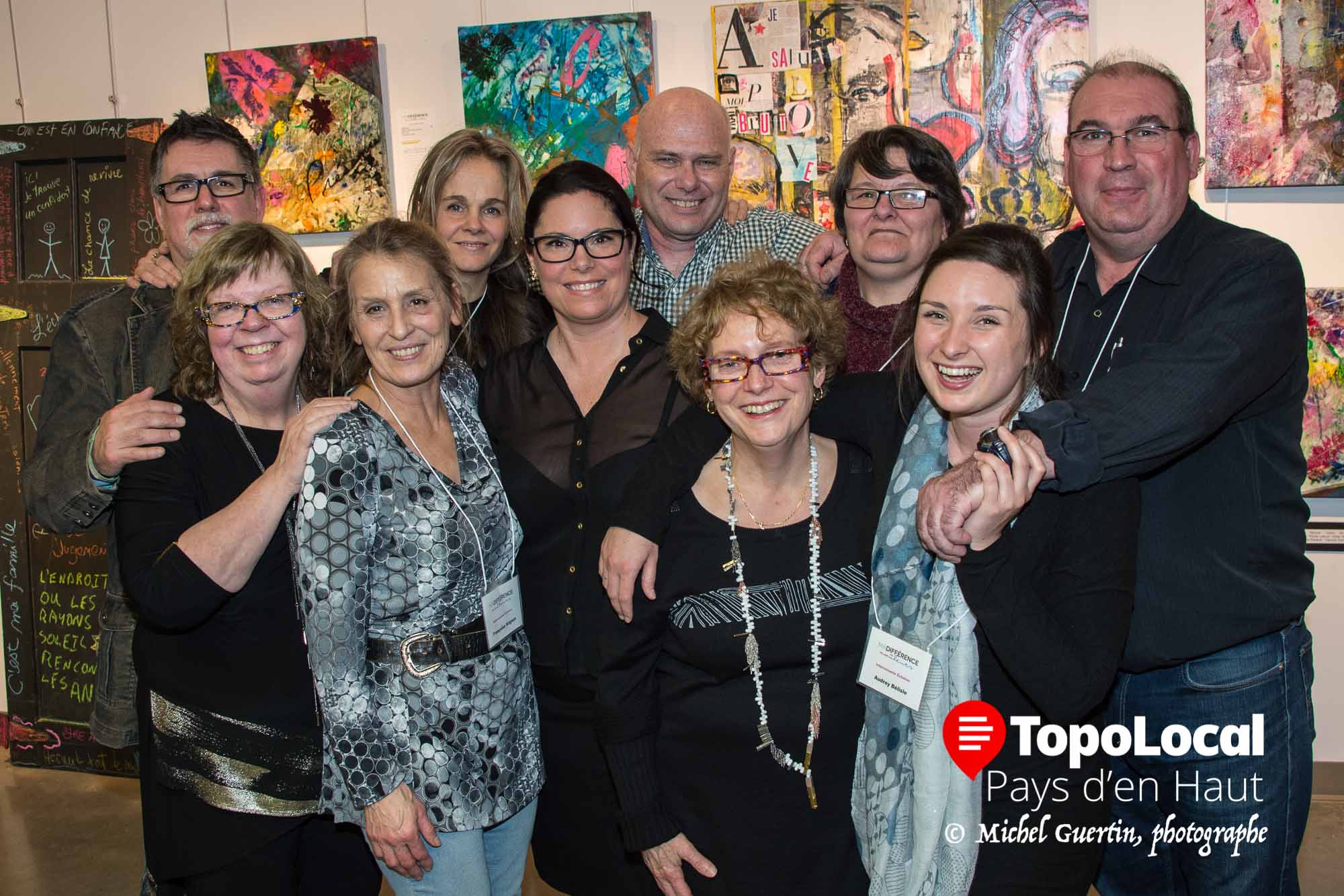 Voici le comité organisateur et quelques bénévoles qui ont fait de ce lancement Ma différence en couleurs une réussite. Il s'agit de Gilles Massé, Lucie Arcand, Francoise Grignon, Lorraine Bérubé, Myriam Lemaire, Earle McCarthy, Nicole Lebrun, Chantal Joubert, Audrey Bélisle et René Chabanel.