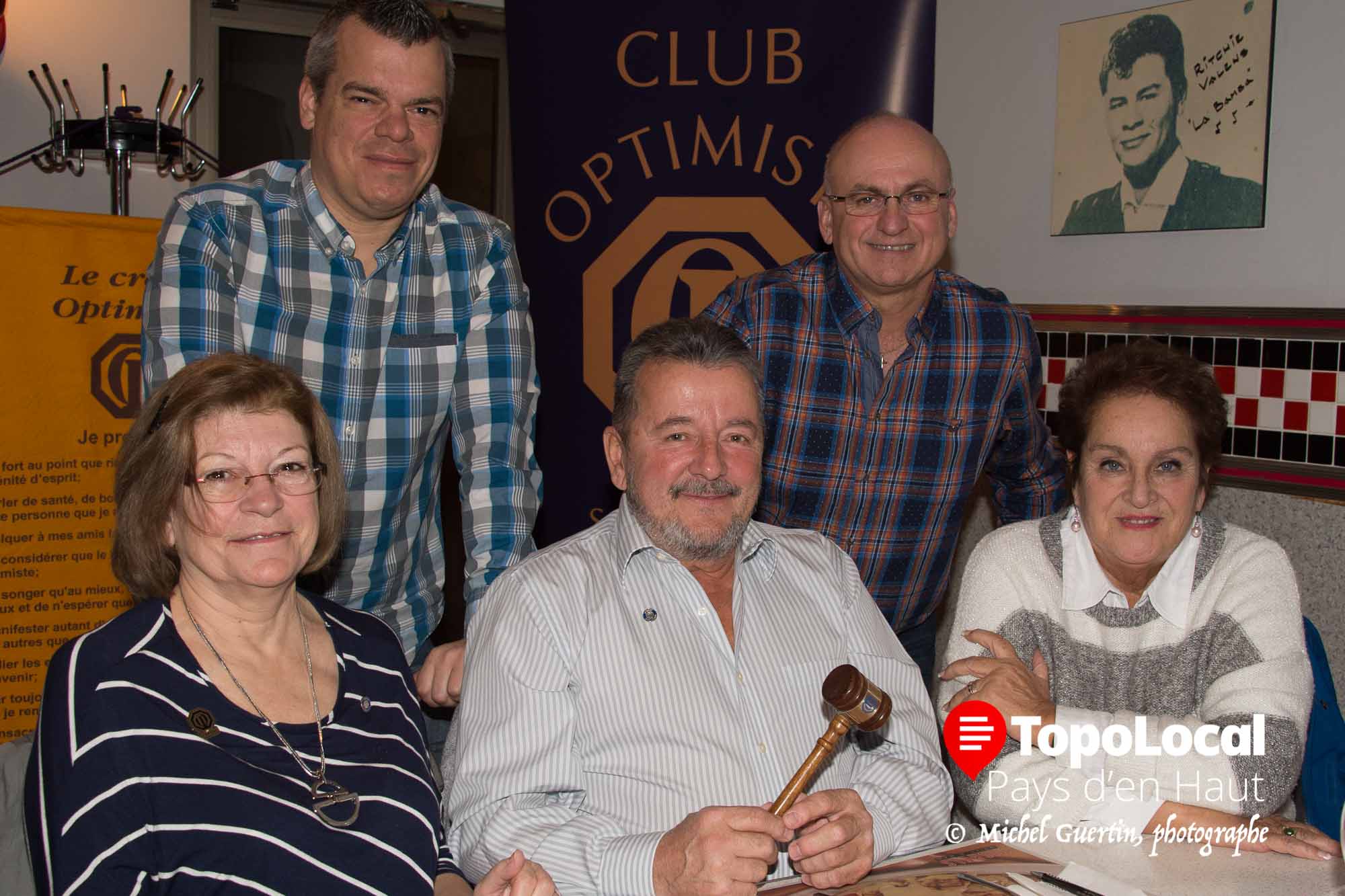 Les optimistes de Sainte-Adèle sont à préparer plusieurs activités pour les prochain mois, dont un souper gastronomique à l'Écooel Hôtelière et le fameux tournoi de golf. Entourant le président Gilles Vincent on reconnaït Madeleine Lavoie, Pascal Buda, Jean-Paul Sauriol et Hélène Desjardins.