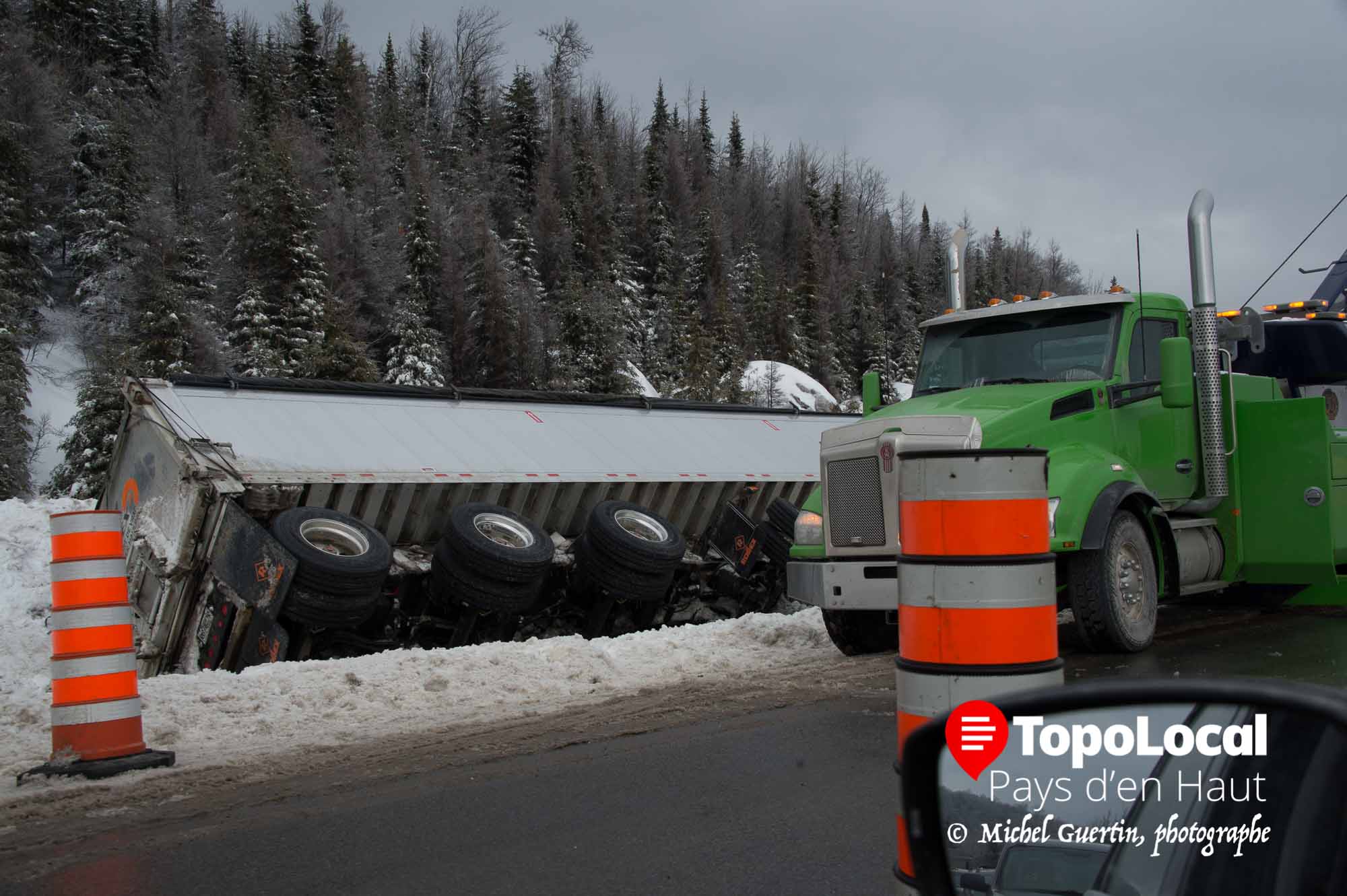 20160217-sainte-adele-accident-autoroute-deversement-cargaison-4