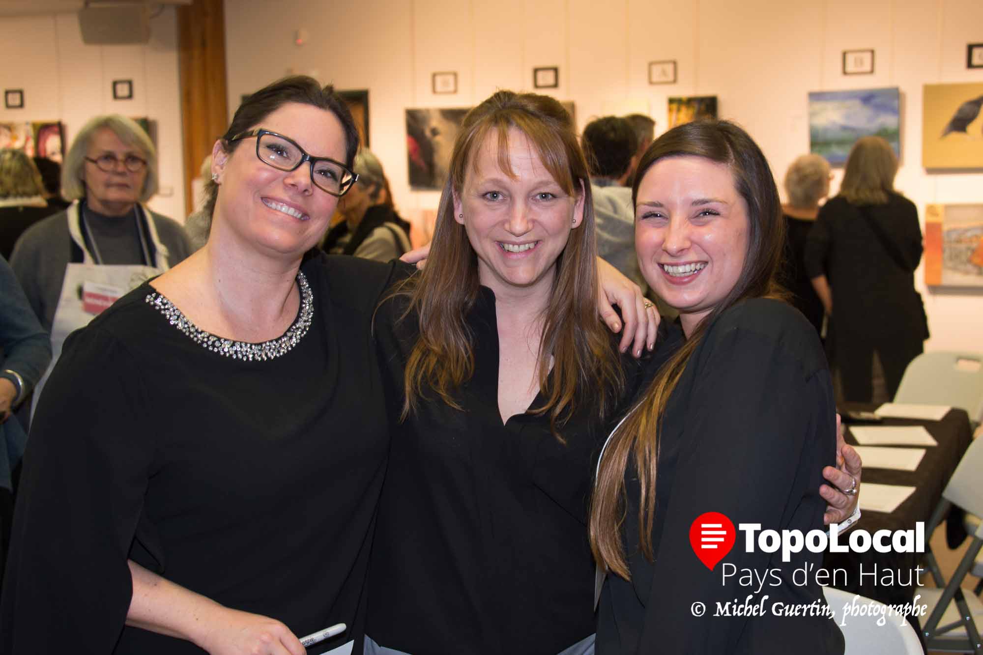 Myriam Lemaire, Ève Robinson-Chouinard et Audrey Bélisle, toutes trois de L'Échelon des Pays d'en Haut, ont pris quelques secondes de repos dans ce tourbillon de travail pour prendre une photo.