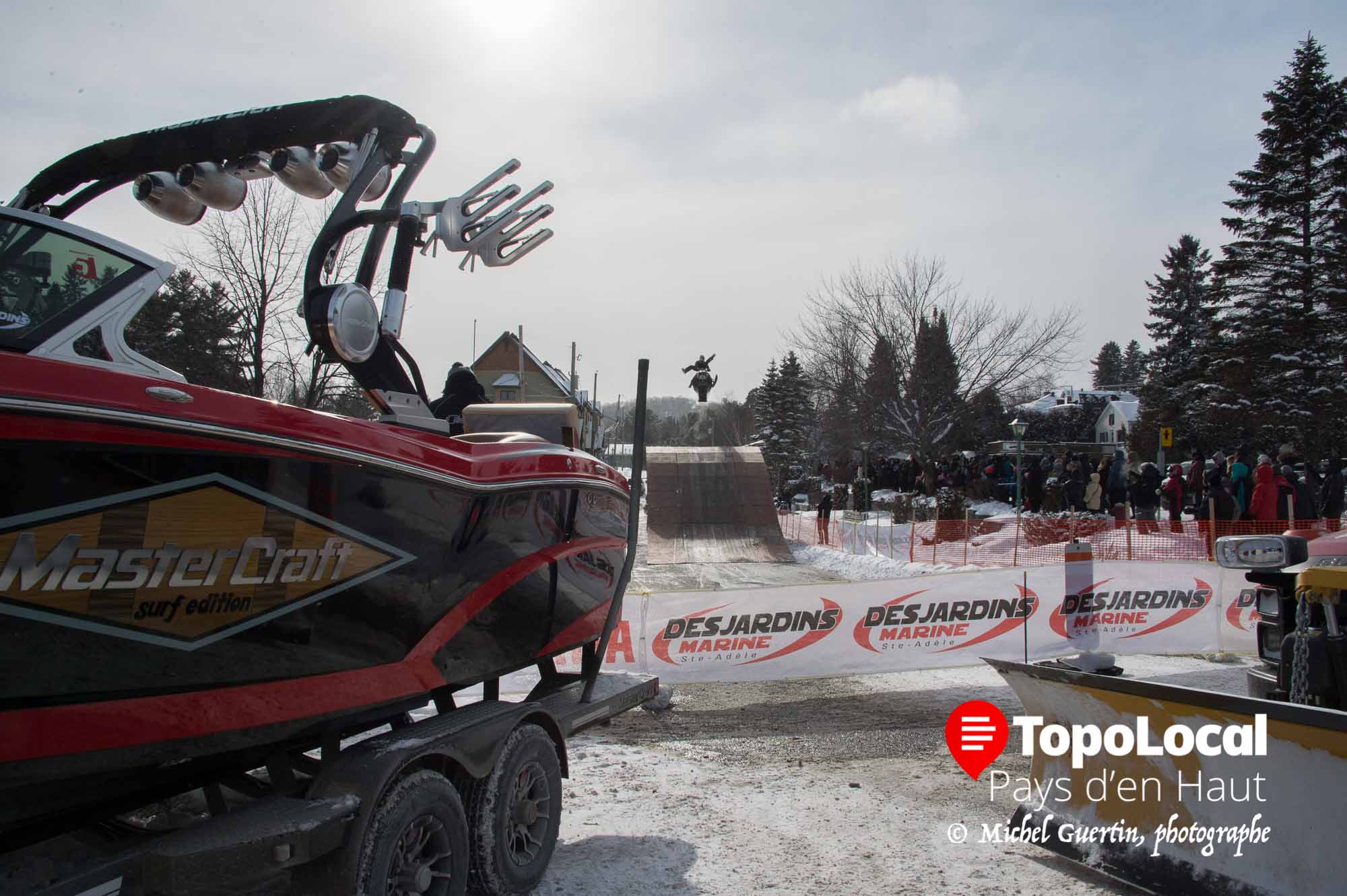 Patience, le beau temps s,en vient. Desjardins Marine de Sainte-Adèle le sait car il a déjà commencé à exposer ses bateaux lors d'événement à caractère hivernal à Sainte-Marguerite-du-Lac-Masson.