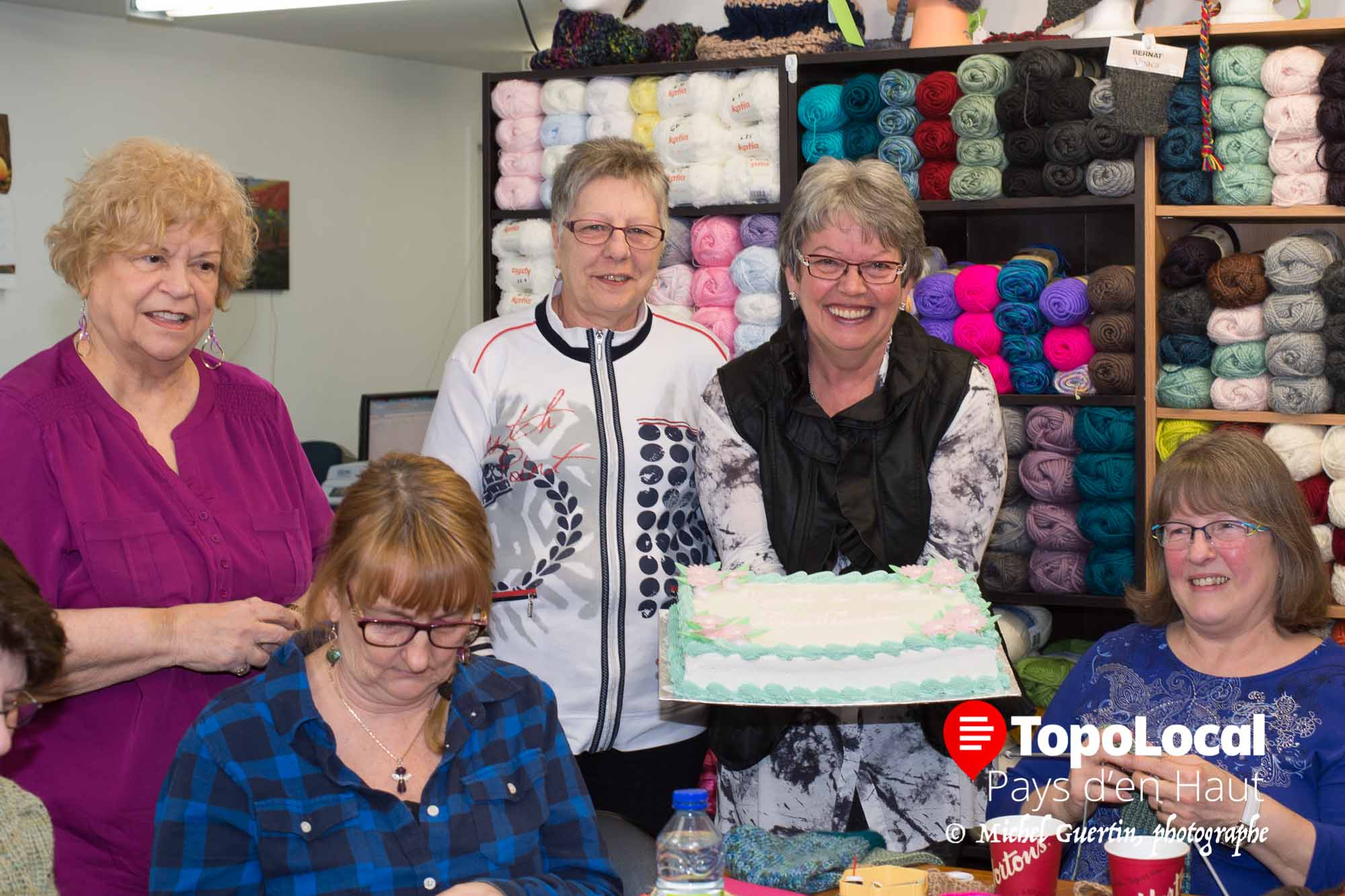Lors de ma visite, les propriétaires Ghislaine Malo et Claudette Paquette avaient fait faire un gateau afin de remercier les bénévoles. Certainement que j'y ai goûté et en plus j'ai eu droit à un coin qui a plus de crémage.