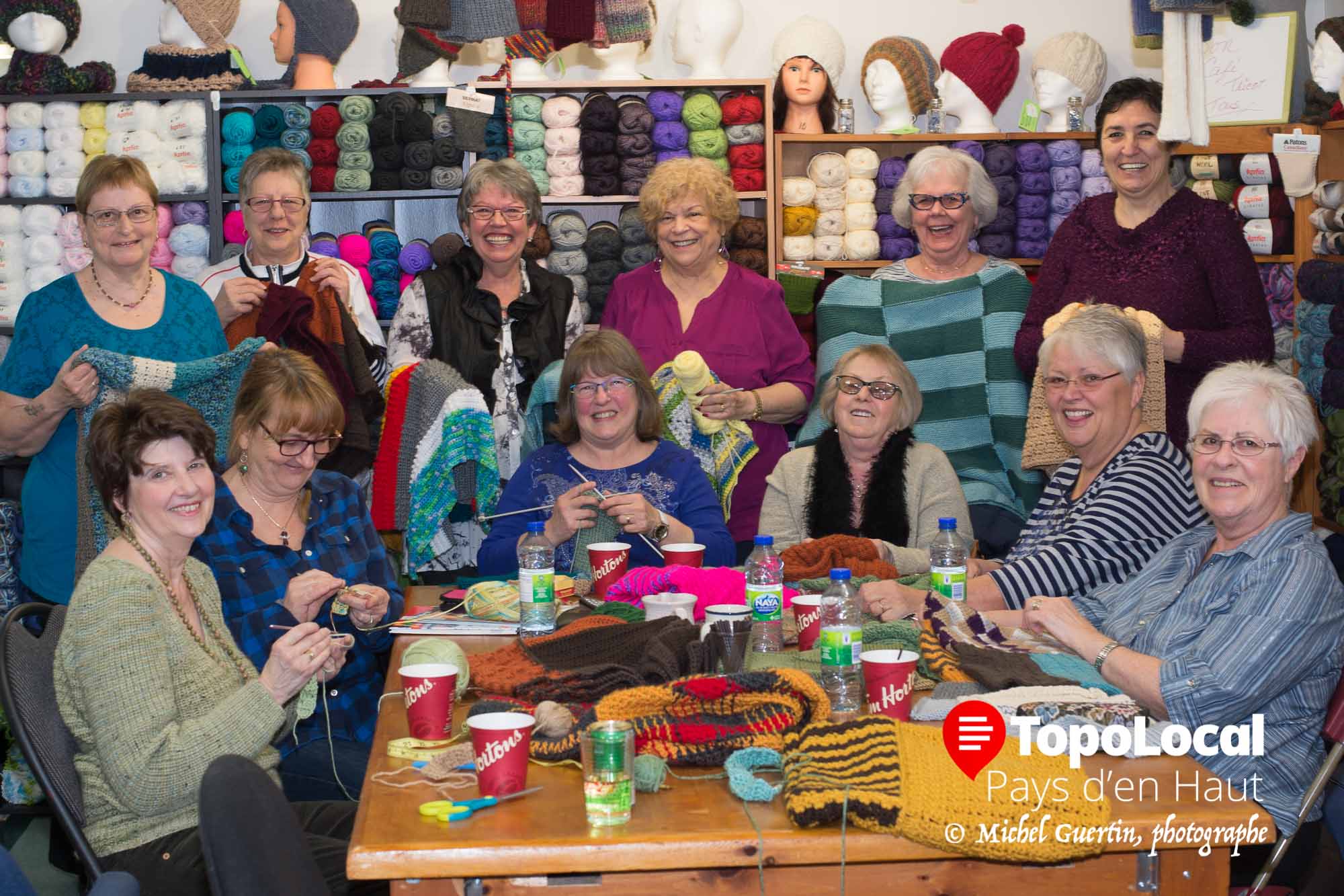 C'est avec un grand sourire que ces dames se réunissent deux fois semaine afin de tricoter des couvertures pour les résidents de CSSSS des Sommets. Sur la photo on reconnaît assis: France Rattelle, Annie Lortie, Céline Campeau, Francine Goulet, Nicole Giroux et Lisette Giroux. Debout à l'arrière: Diane Paradis, Ghislaine Malo, Claudette Paquette, Denise Seguin, Huguette Constantineau et Johanne Jallette. Absentes lors de la prise de photo: Carole Sigouin, Céline Lalande, Rachel Carignan, Lisette Malo, Arianne Paradis, Annie Gauthier, Lise Filion, Michèle Chagnon, Sylvie Tardif, Louise Belisle, Diane et Nicole.
