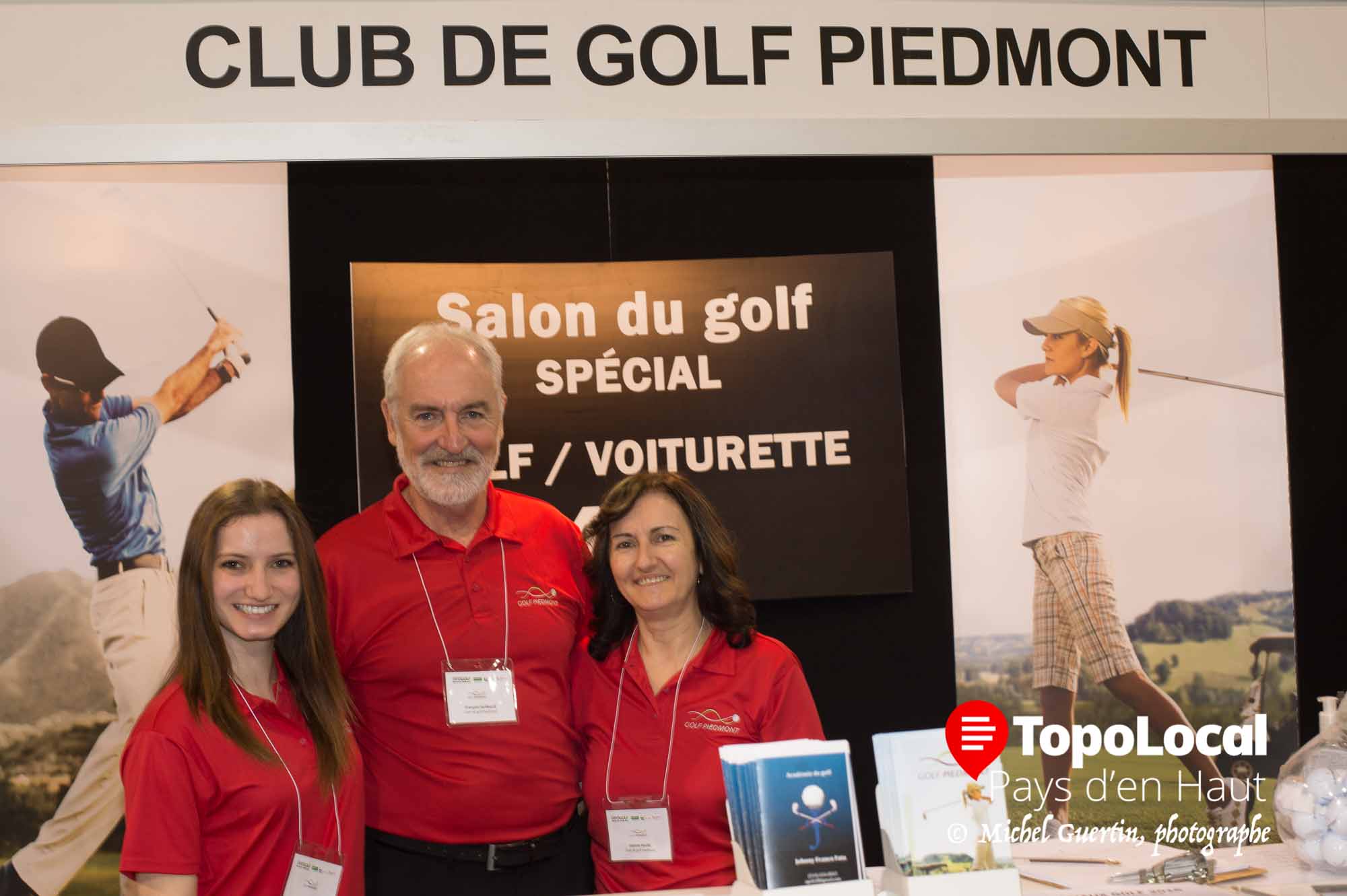 Comme à chaque année, le personnel du club de golf de Piedmnont renseiganient les visiteurs sur les particularités de leur terrain. On y reconnaït: Maxime Leduc, François Guilbault et Joanne Haché.