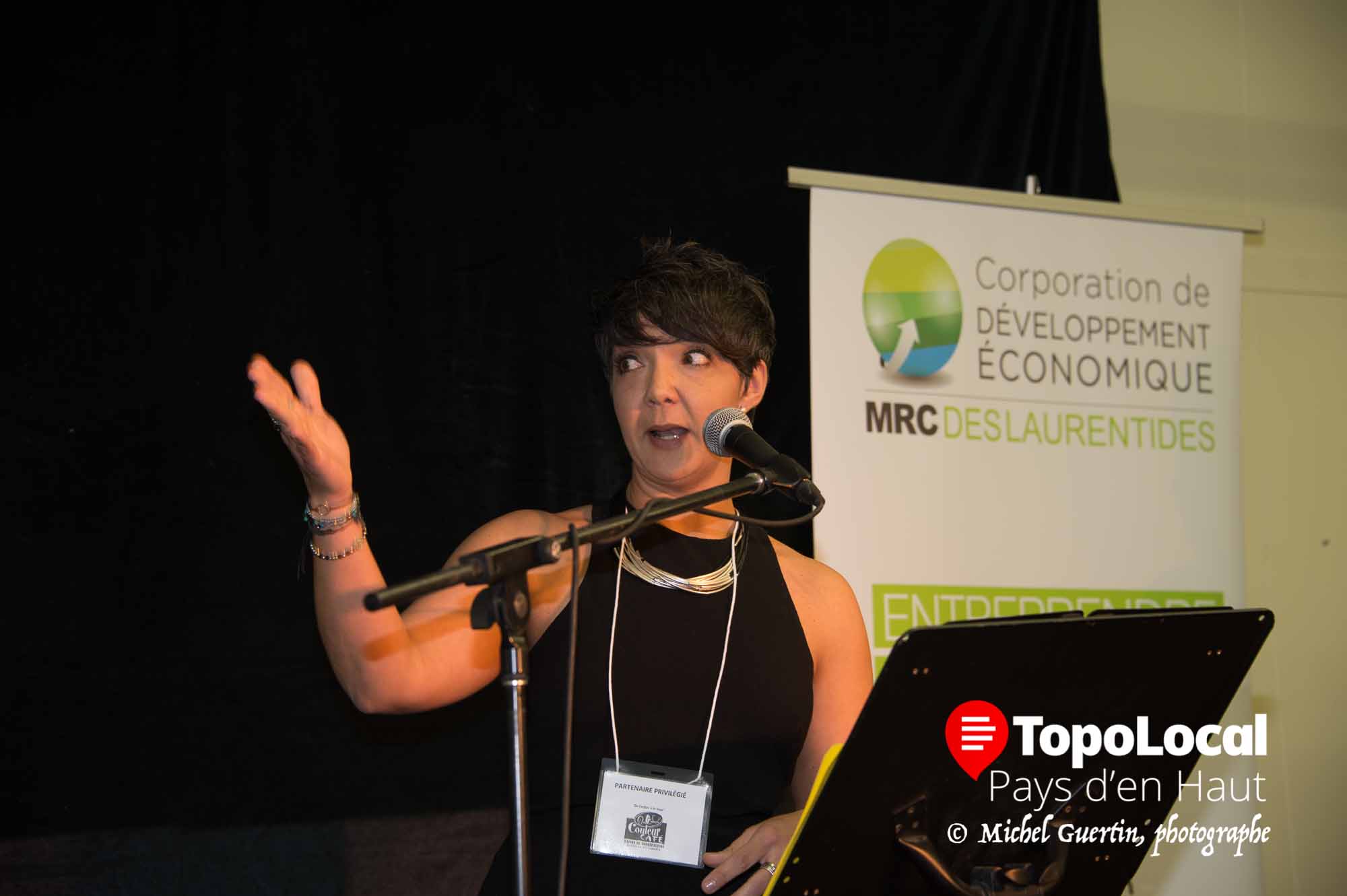 Annie Gaudet, présidente d'honneur de ce salon Osentreprendre a parlé de sa propre expérience alors qu'elle remportait un prix à ce même salon il y a 9 ans, prix qui lui a donné la motivation pour faire progresser ses commerces Couleur Café.